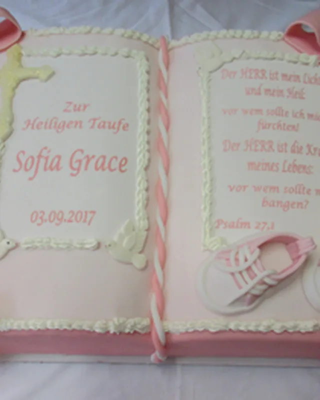 Kreative Torte in Buchform zur Taufe