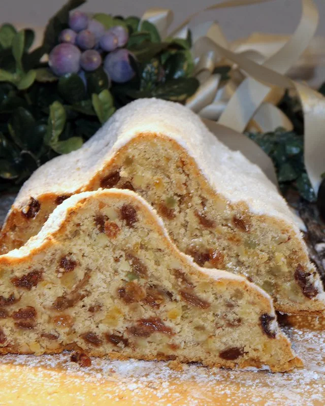 Angeschnittener Heidelberger Christstollen